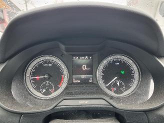 Skoda Octavia 1.6 TDI Airco Navi Stoelverw picture 13