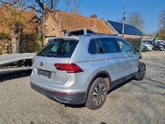 Schadeauto Volkswagen Tiguan 2.0 TDI 110KW Aut. Pano Navi Stoelverw 2022/7