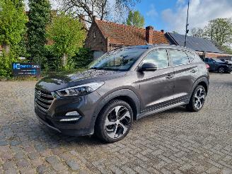 damaged passenger cars Hyundai Tucson 1.6 T-GDI AWD Aut. Pano Navi Led Stoelverw 2016/4