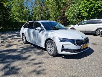 skadebil auto Skoda Octavia 1.5 TSI Aut MHEV Business Edition Led 2025/4