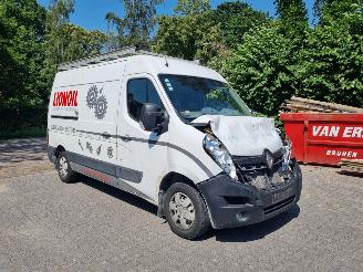 Schadeauto Renault Master DCI 165 L2 H2 Airco Navi 2016/7