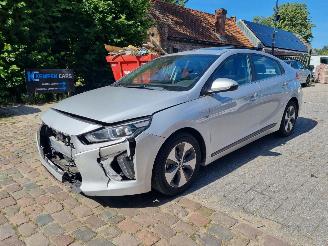 Unfallwagen Hyundai Ioniq EV Premium Schuifdak Leder Stoelverw 2018/2