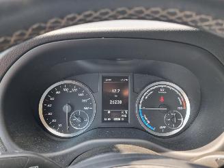Mercedes eVito 112 66KW L2 Airco Navi Camera picture 16