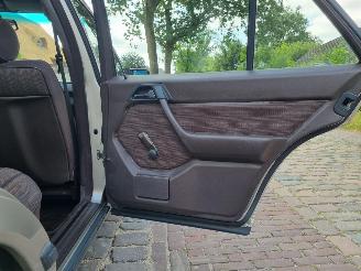 Mercedes E-klasse 250d Aut. W124 Schuifdak picture 22