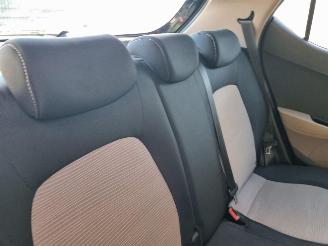 Hyundai I-10 1.0 Automaat Airco picture 9