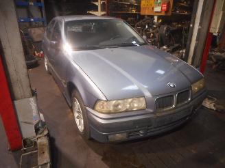 Vrakbiler auto BMW 3-serie 318i 1996/1