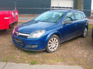 Salvage car Opel Astra  2004/1