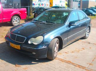 Vaurioauto  passenger cars Mercedes C-klasse 200 cdi 2000/9