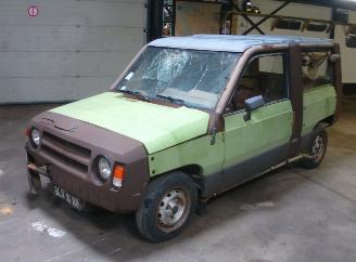 Vaurioauto  passenger cars Renault Rodeo  1986/1