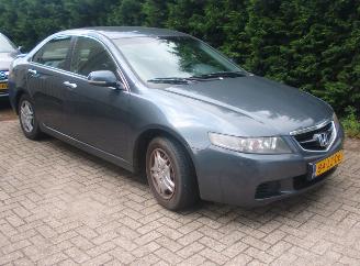 damaged passenger cars Honda Accord 2.0i comfort 2003/6
