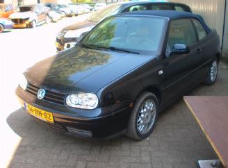 Voiture accidenté Volkswagen Golf cabrio 2001/1