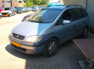Auto incidentate Opel Zafira  2002/1