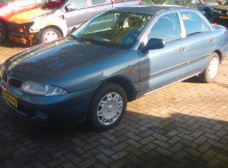 Auto incidentate Mitsubishi Carisma  1997/1