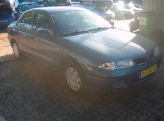 Mitsubishi Carisma  picture 2
