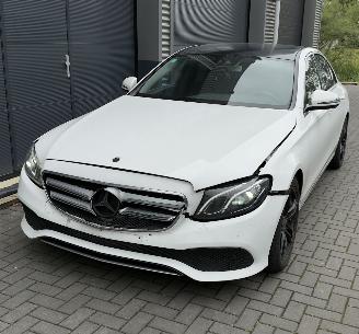 Vaurioauto  passenger cars Mercedes E-klasse LED / CAMERA / NAVIGATIE / AMG VELGEN VOLLEDIG RIJDBAAR 2016/9