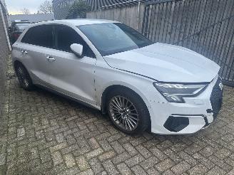 Unfallwagen Audi A3 1.5 TFSI S Tronic led navigatie 2020/12