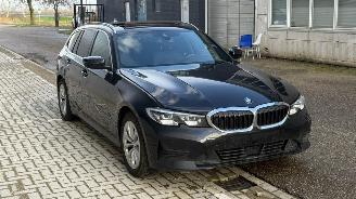krockskadad bil auto BMW 3-serie automaat panorama trekhaak business package 2020/7
