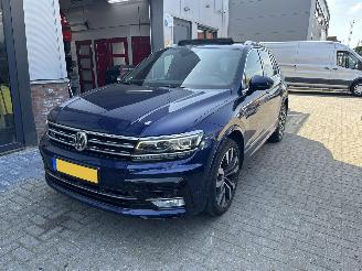 škoda osobní automobily Volkswagen Tiguan 2.0TDI 4-MOTION FULL R-LINE DAMAGE FREE / ALL OPTIONS PANO/SIDE ASSIST/KEYLESS/DYNAUDIO/360CAM 2017/9