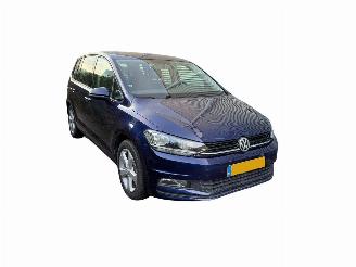 Schadeauto Volkswagen Touran 1.4 TSI MFS/PDC/CLIMA SCHADEVRIJ! 2016/8