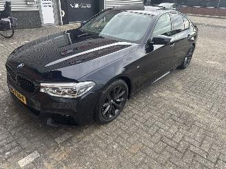 damaged passenger cars BMW 5-serie 530d FULL OPTIONS NO DAMAGE FULL DRIVABLE 2017/6