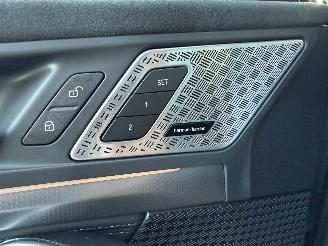 BMW iX2 eDrive20 73kWh 204PK Aut. M-Sport VOLL! picture 32