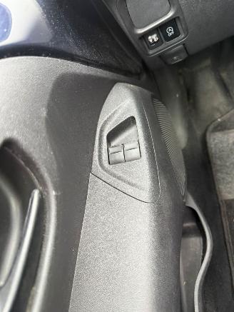 Peugeot 108 Cabrio top picture 12