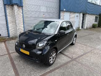 uszkodzony samochody osobowe Smart Forfour Automaat 2018/11