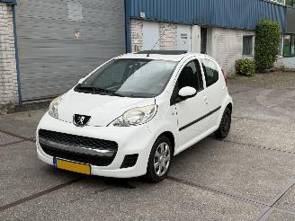 krockskadad bil auto Peugeot 107 1.0-12 V XS 5 deurs Airco! Opendak 2011/7