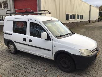 uszkodzony samochody osobowe Opel Combo -C-VAN 1.6 benzine / lpg met lichte schade 2006/7