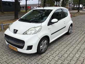 Auto incidentate Peugeot 107 1.0 -12V SUBLIME zeer lichte schade weinig km met airco 2009/10