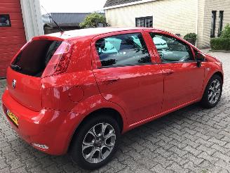 Fiat Punto EVO 0.9 Sempre  zeer lichte schade picture 3