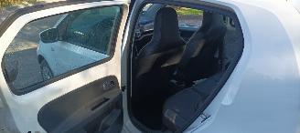 Volkswagen Up! Move 1.0-Mpi Leder Airconditioning Elektrische ramen Centrale vergrendeling met afstandsbediening Stoelverwarming Leren stuurwiel picture 16