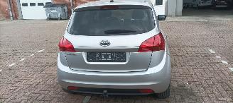 Kia Venga 1.6-Benzine Automatik Climatecontrol Keyless entry 4xelektrische ramen Elektrische-spiegels met inklap stand Stoelverwarming Lichtautomaat Privacyglas Trekhaak Parkeersensoren achter Mistlampen 16-inch Kia velgen picture 4