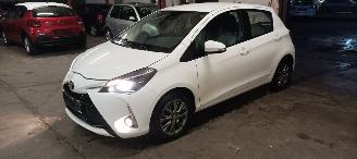 Vaurioauto  passenger cars Toyota Yaris  2017/10