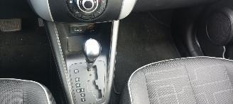 Kia Venga Bj:08-2013 1.6-Automatik 125pk Climatecontrol Stoelverwarming Lichtautomaat Privacyglas armsteun voor en achter Trekhaak Mistlampen Parkeersensoren achter 4xelek ramen Elektrische-spiegels met verwarming Keyless entry picture 19