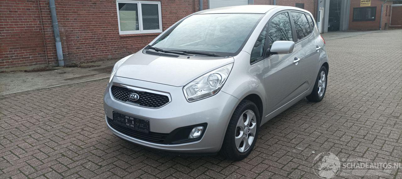 Kia Venga Bj:08-2013 1.6-Automatik 125pk Climatecontrol Stoelverwarming Lichtautomaat Privacyglas armsteun voor en achter Trekhaak Mistlampen Parkeersensoren achter 4xelek ramen Elektrische-spiegels met verwarming Keyless entry