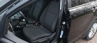 Kia Rio Bj:11-2019 1.4-16v Automaat Navi Climatecontrol Stoelverwarming Lichtautomaat Led-Koplampen 4xelek ramen Privacyglas Stuurwiel met verwarming picture 17