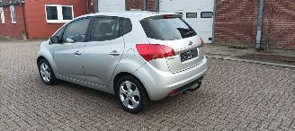 Kia Venga Bj:08-2013 1.6 Benzine Automaat Climatecontrol 4xElek ramen Elektrische-spiegels met verwarming Stoelverwarming Lichtautomaat Privacyglas armsteun voor en achter Keyless entry Parkeersensoren achter Trekhaak Mistlampen picture 6