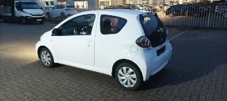 Toyota Aygo Bj:09-2013 1.0-VVT-i Navi Airco Led Elektrische ramen Orginele Toyota inklapbare TomTom navigatie Centrale vergrendeling met afstandsbediening picture 3