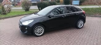 krockskadad bil auto Kia Rio 1.4-DOHC Automatik Navi Climatecontrol Stoelverwarming Lichtautomaat Regensensor Led-Koplampen 4xelek ramen Elektrische-spiegels met verwarming Privacyglas Achteruitrijcamera Mistlampen 16-inch Kia velgen 2019/11