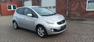 krockskadad bil auto Kia Venga 1.6-DOHC Automatik Climatecontrol Stoelverwarming Lichtautomaat Privacyglas armsteun voor en achter 4xelek ramen Elektrische-spiegels met inklap stand Parkeersensoren Keyless-entry Mistlampen 16-inch Kia velgen 2013/8