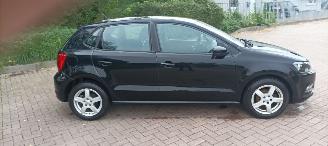 Volkswagen Polo 1.4-TDi Climatecontrol Distance-frontradar Stoelverwarming Leren Stuurwiel Radio met usb Elektrische ramen Elektrische-spiegels met verwarming Centrale vergrendeling met afstandsbediening Start-Stop systeem Euro-6norm picture 3