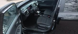 Kia Rio 1.4-16v Automatik Climatecontrol Navi Stoelverwarming Lichtautomaat Privacyglas Stuurwiel met verwarming Achteruitrijcamera picture 16
