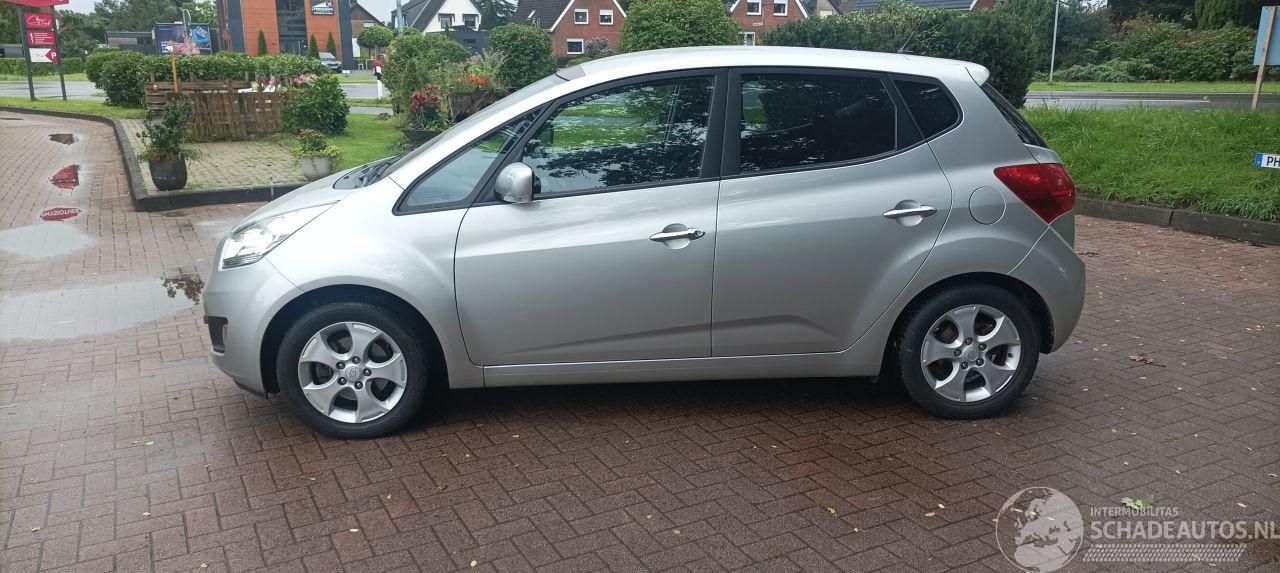 Kia Venga Bj:08-2013 137000km 1.6-Dohc Automatik Climatecontrol Stoelverwarming Keyless entry armsteun voor Elektrische ramen Elektrische-spiegels met parkeerstand Trekhaak Parkeersensoren mistlampen 16 inch velgen