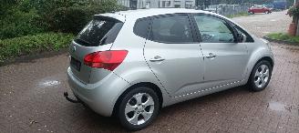 Kia Venga Bj:08-2013 137000km 1.6-Dohc Automatik Climatecontrol Stoelverwarming Keyless entry armsteun voor Elektrische ramen Elektrische-spiegels met parkeerstand Trekhaak Parkeersensoren mistlampen 16 inch velgen picture 5