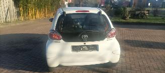 Toyota Aygo Bj:09-2013 Comfort 1.0-VVT-i Navigatie Led verlichting Elektrische ramen Elektrische-spiegels centrale deurvergrendeling met afstandsbediening abs esp getinte ruiten picture 4