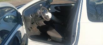 Toyota Aygo Bj:09-2013 Comfort 1.0-VVT-i Navigatie Led verlichting Elektrische ramen Elektrische-spiegels centrale deurvergrendeling met afstandsbediening abs esp getinte ruiten picture 11