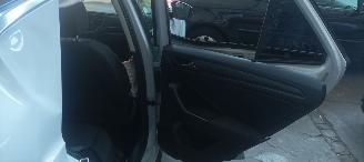 Volkswagen T-Roc Bj:04-2021  1.5-TSI United uitvoering met R-line Full-Led koplampen Led achterlichten Navigatie Stoelverwarming CruiseControl Led binnenkant Metallic lak picture 14