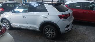 Volkswagen T-Roc Bj:04-2021  1.5-TSI United uitvoering met R-line Full-Led koplampen Led achterlichten Navigatie Stoelverwarming CruiseControl Led binnenkant Metallic lak picture 2