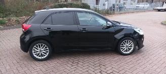 Kia Rio Dream-Team 1.4 Benzine Automaat Navigatie Climatecontrol Stoelverwarming Lichtautomaat Privacyglas Stuurwiel met verwarming Achteruitrijcamera picture 2